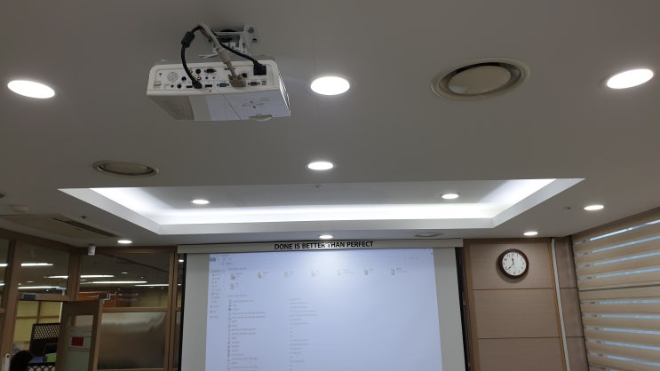 영등포구 여의도 회사에 영상 회의용빔프로젝터 전동스크린 설치