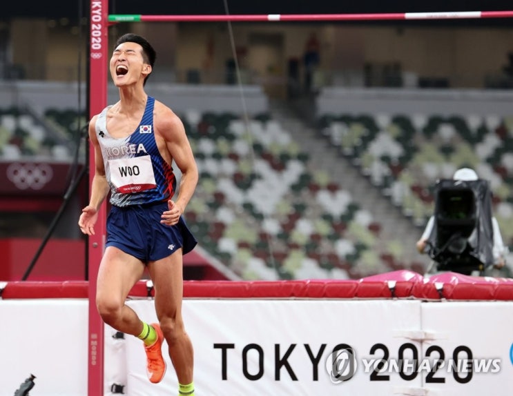 우상혁 올림픽 4위 남자 높이뛰기 2m 35 한국 신기록 갈아치우다.