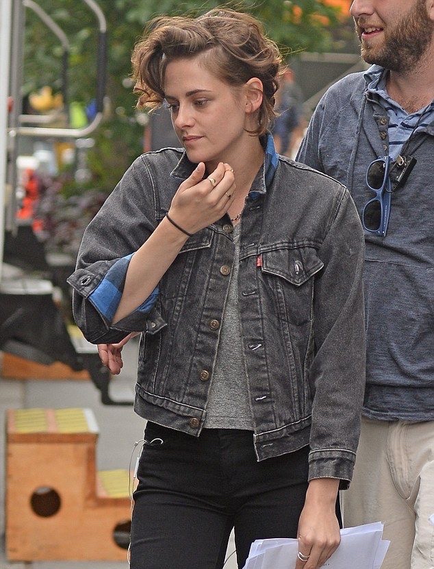  #03 Kristen Stewart outfit