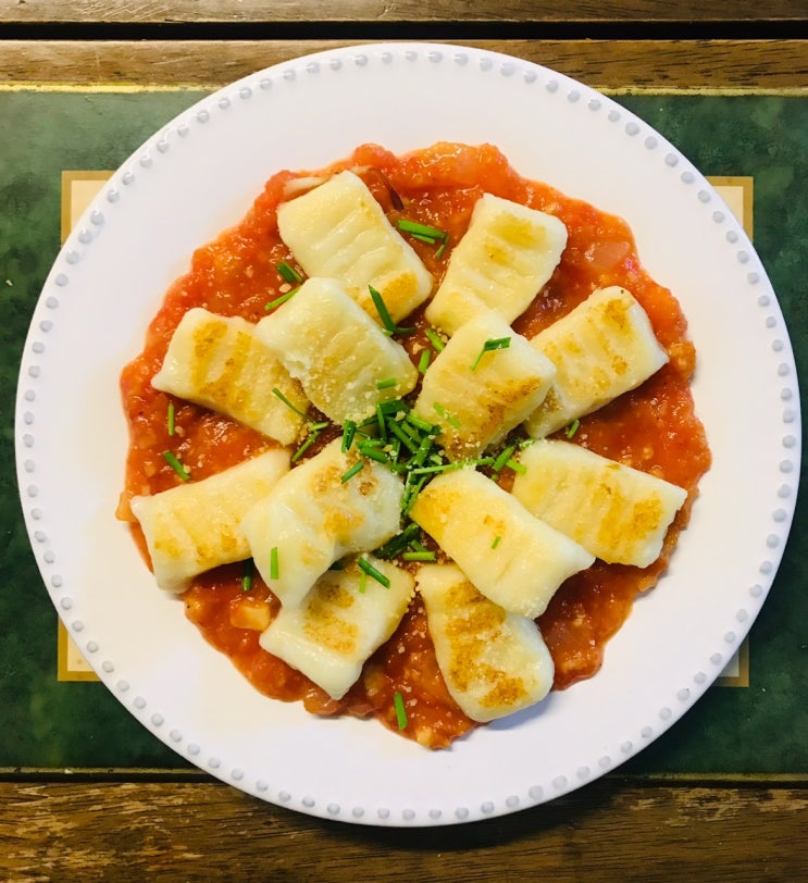  토마토 소스곁들인 뇨끼(gnocchi)