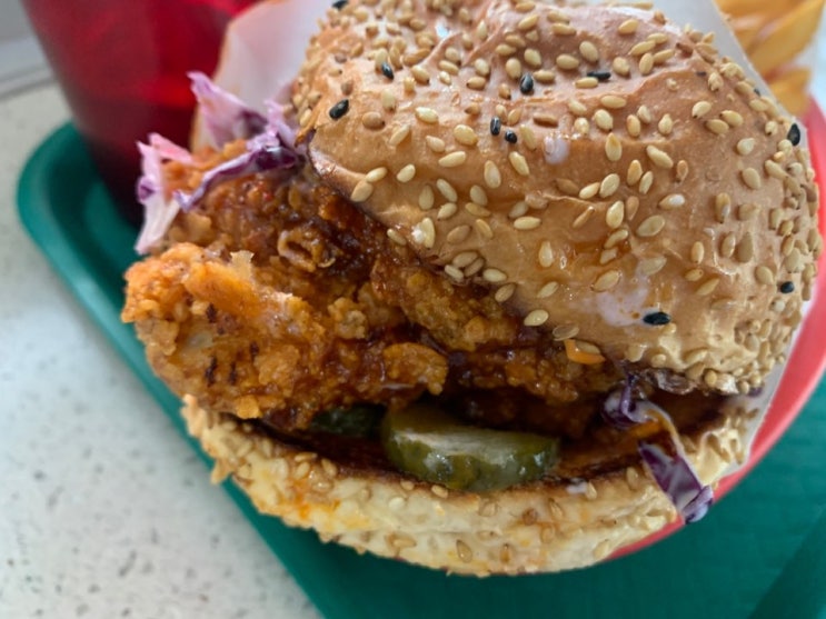  [압구정 수제버거맛집]롸카두들 내시뷜 핫치킨