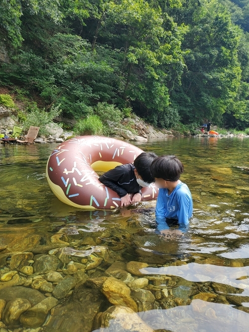 [ 가평 여행 ] 물놀이하기 좋고 맑은 화악산 계곡 바로 앞 록키펜션