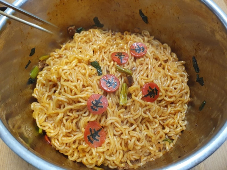  신라면 볶음면 매콤한 첫 시식