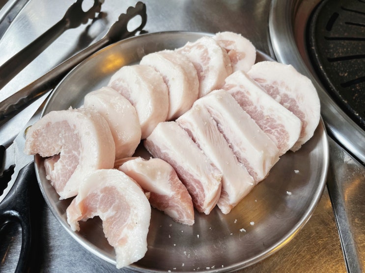 상수맛집으로 유명한 상수, 홍대 고깃집 '서울돼지구이' 황지살 후기