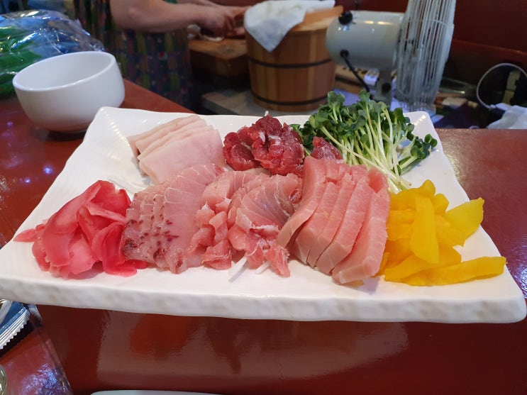  맘편히 먹을 수 있다! 군자역에 위치한 무한리필 참치집 e-참치세상