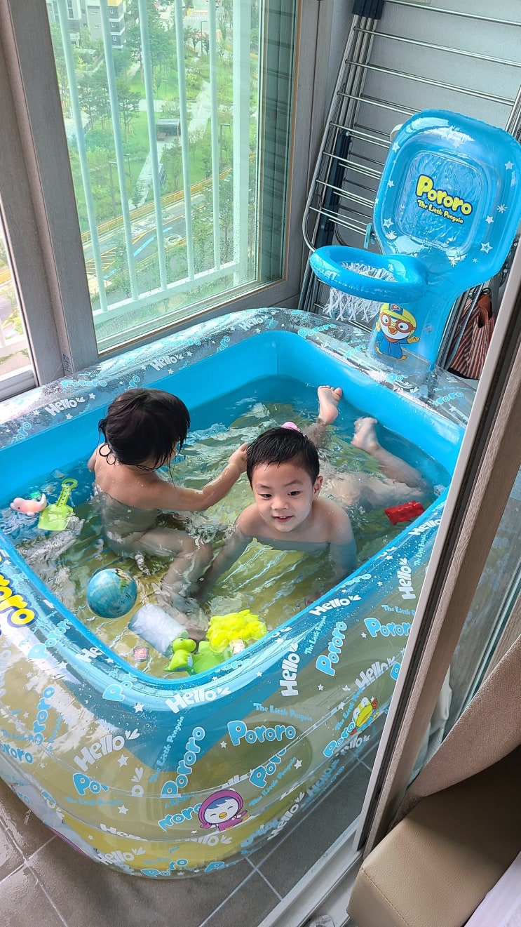 5살 3살 아이와 집에서 아파트 베란다 수영장 오픈 뽀로로농구놀이 볼풀