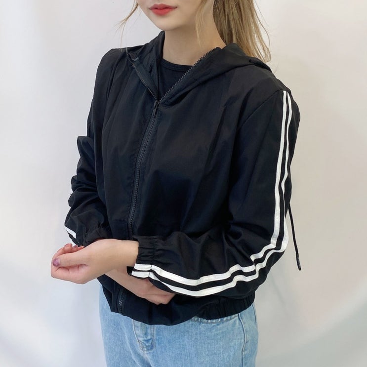 가성비 뛰어난 VANANA2 크롭 라인 후드 숏 화이트 바람막이 좋아요 가성비 뛰어난 VANANA2 크롭 라인 후드 숏 화이트 바람막이 좋아요