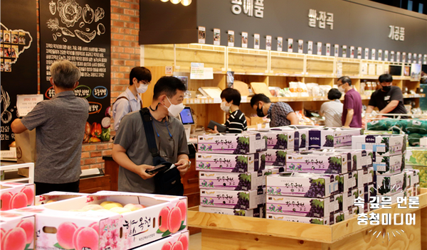  [충청미디어] 옥천로컬푸드직매장, 제철 농산물 인기로 ‘문전성시’