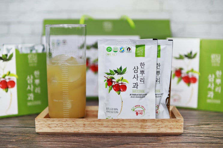  새싹인삼 한뿌리가 들어간 초록다한 인삼사과즙