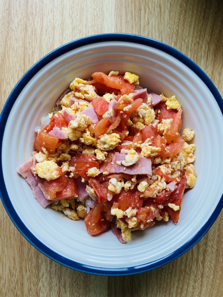 토마토 계란볶음 베이컨 추가로 간단한 영양식 자취요리