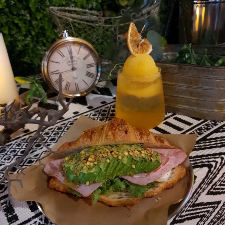  문래동 감성카페 [마이스페이스] 마들렌 찐맛집:))