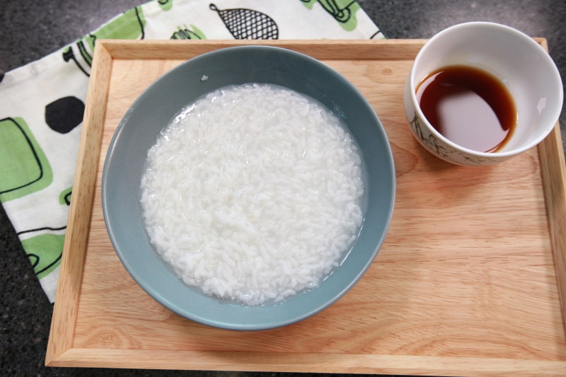 햇반 즉석밥으로 만드는 흰죽 끓이는 법 물과 밥의 비율! 알려드립니다. 장염이나 대장 내시....