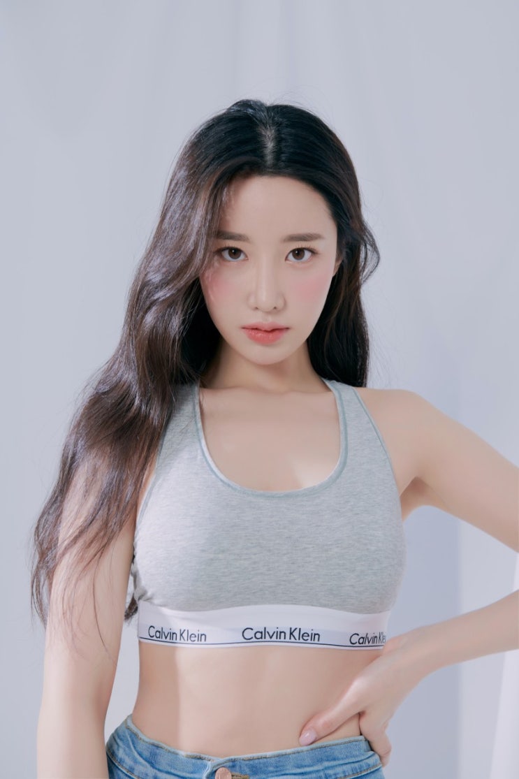  캘빈클라인 언더웨어 입고 화보찍은 조현