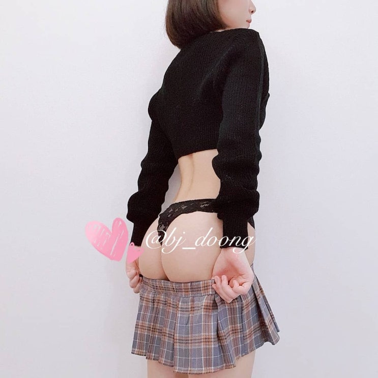  치마부터 까고 시작해볼까? 엉덩이 미녀 (꼴림주의)