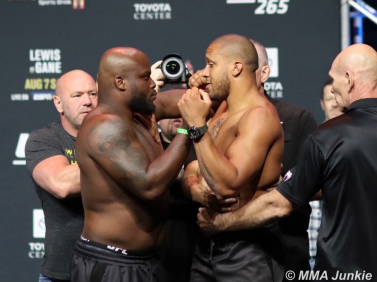 UFC 265: 루이스 vs 간(가네 X) 계체 결과 + 페이스오프 UFC 265: 루이스 vs 간(가네 X) 계체 결과 + 페이스오프