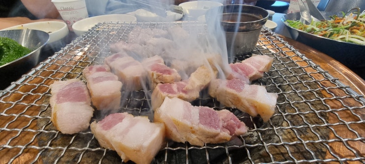  화정삽겹살맛집 제주도야지 화정집 슻불에구워 맛있네요.