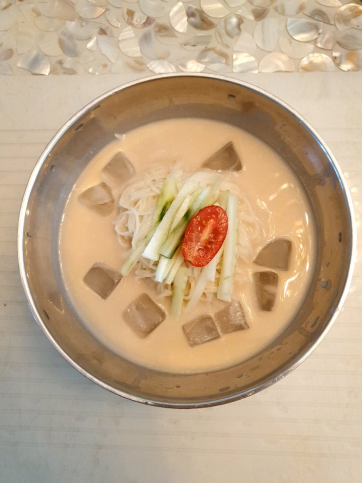  무더운 여름에는 시원한 콩국수!!