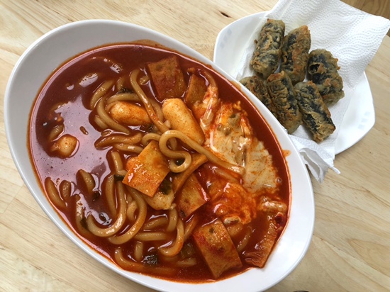  떡볶이 보다 더 맛있는 우동볶이(with 미쓰리 떡볶이 소스)