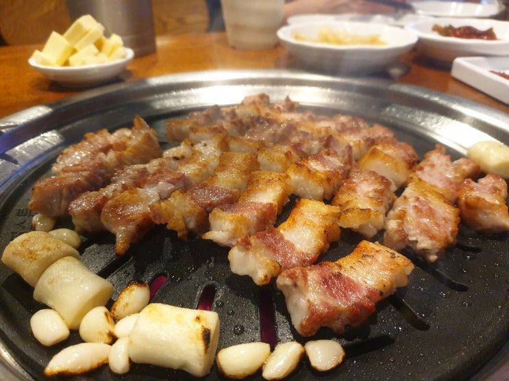  부산/남포동고기집/술집/삼겹살/돼지갈비/껍데기/맛집 『 고기굽는남자 고굽남 』 고기구워주는집