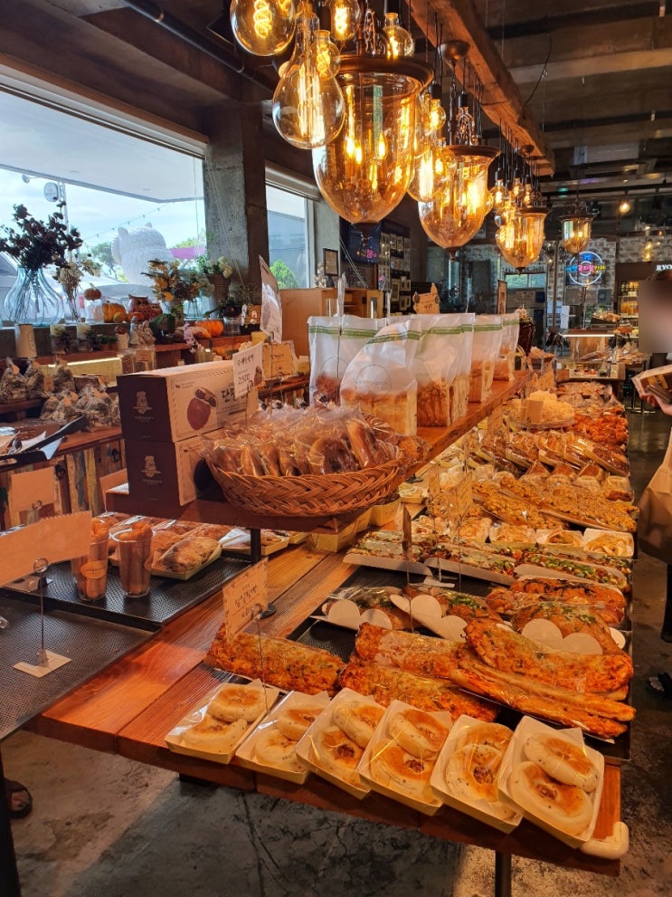  파주 마늘빵 빵지순례 필수 코스 류재은 베이커리 본점