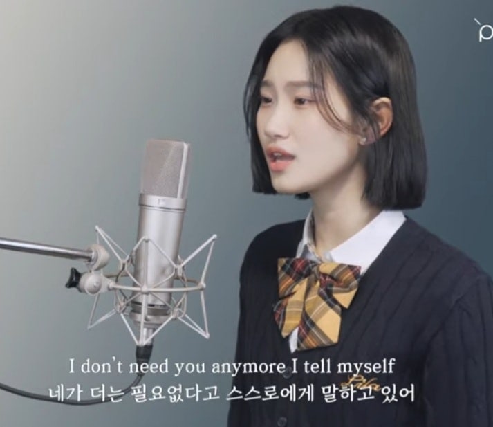 새 가수 이나영, "We All Lie" 의 새로운 매력과 빛나던 여고생 이나영을 소개합니다..