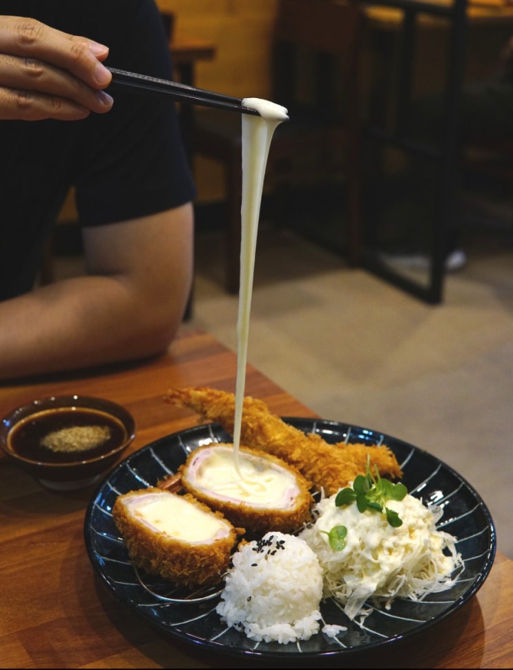  분당정자역맛집 투쿡에서 연어덮밥/치즈돈가스 먹방:>