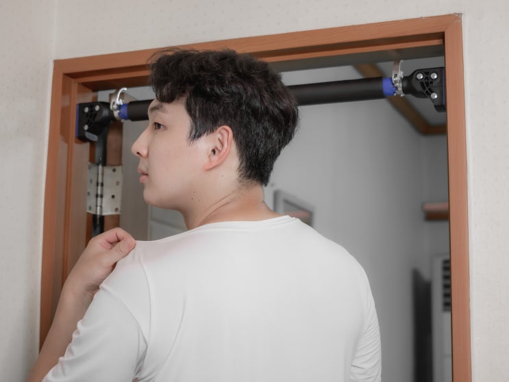  문틀에 문철봉 설치해서 문 턱걸이 집콕운동!