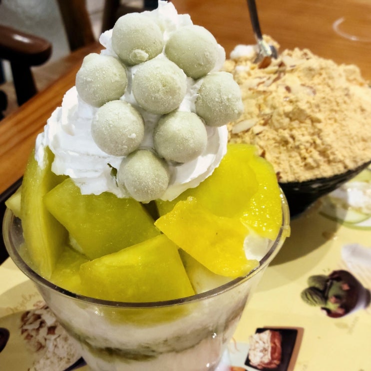  홍대 설빙 샤인머스켓메론빙수 인절미빙수 홍대입구역점
