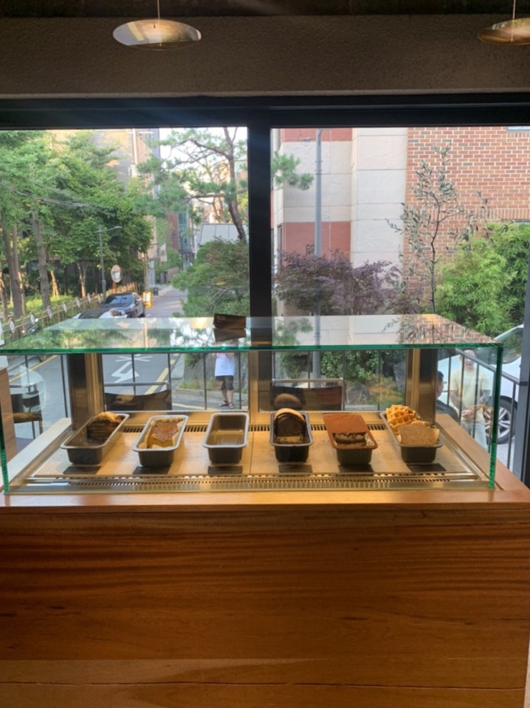  신사 카페 / 가로수길 분위기좋은 디저트 카페 ‘노이에아트멍’ neue atmung