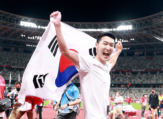 황선우·우상혁 한국신기록 세워도…메달 없으면 연금 없다? 황선우·우상혁 한국신기록 세워도…메달 없으면 연금 없다?