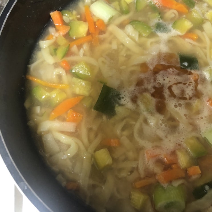  나름 간단한 요리:)멸치칼국수 만드는방법