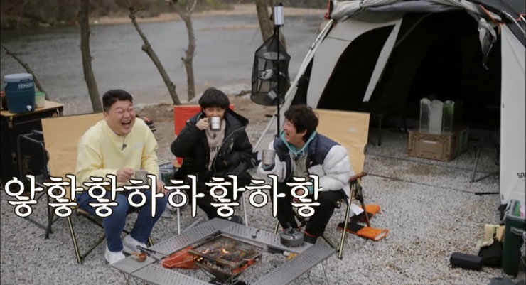  [캠핑용품/콜맨파이어플레이스 테이블] 캠린이 화로테이블 추천!