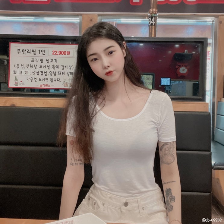 check it 캐쥬얼티셔츠로 매일매일 입는 데일리룩티 완성하기 check it 캐쥬얼티셔츠로 매일매일 입는 데일리룩티 완성하기