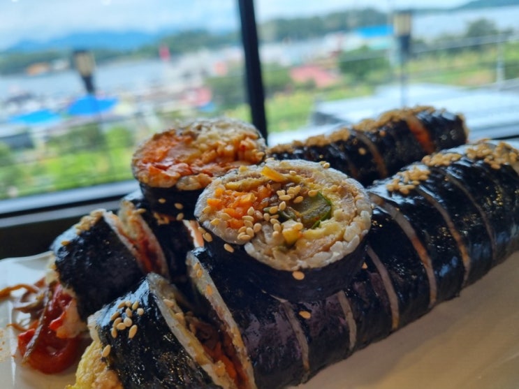  줄서서먹는 여수 육전김밥 맛집 국동칼국수