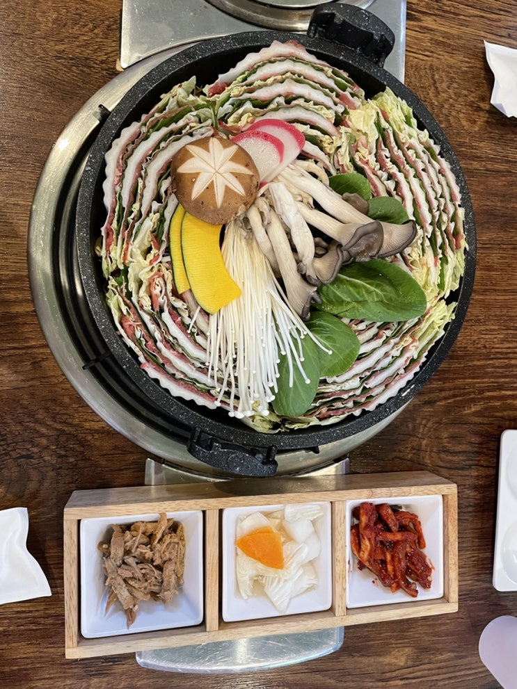  밀푀유나베 처음 먹어본 요리 정말 맛있게 잘먹었습니다:)ㅎㅎ(feat.육회초밥)
