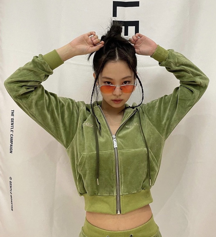  제니  트레이닝복 익스파이어드걸 연두색 (olive set ) 트랙수트
