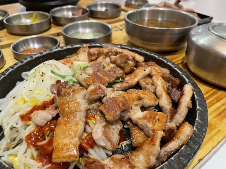  육첩반상 강남역점 ; 강남역 밥집, 혼밥하기에도 든든한 육첩반상 한상차림