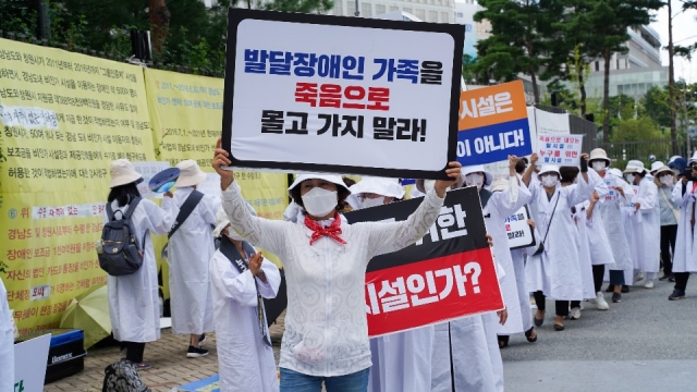 탈시설·탈가정 “저도 살고 싶습니다” 어머니의 절규 탈시설·탈가정 “저도 살고 싶습니다” 어머니의 절규