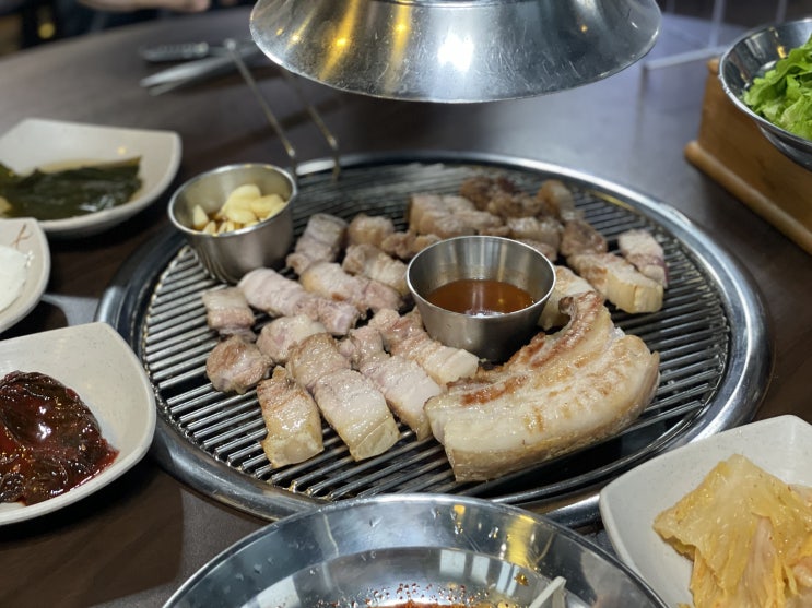  제주여행: 월정리 맛집 <도민상회 함덕흑돼지> 반찬도 깔끔쓰
