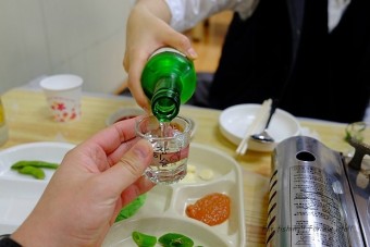  斟酌(짐작)하다