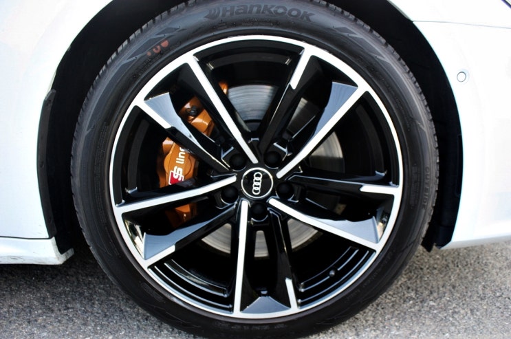 아우디 A7 다이아몬드 컷팅 블랙 폴리시 휠 + 카본 세라믹 골드 캘리퍼 도색