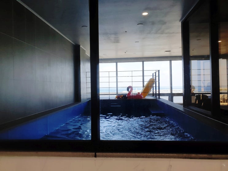  포항 펜션 '구룡포2021풀빌라펜션' 실내 개별 수영장으로 호캉스