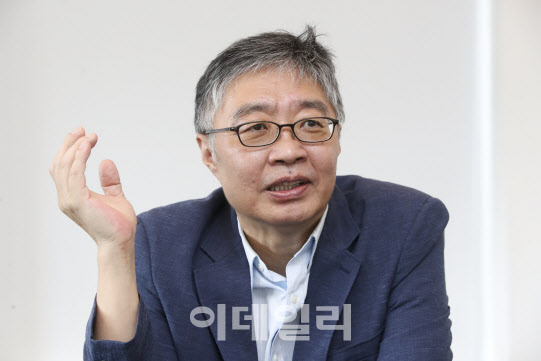 공무원·군인연금 개혁하고, 獨처럼 `엄마 연금` 도입해야