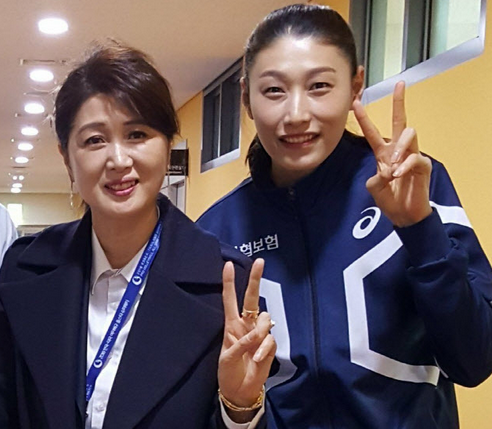 김연경 인터뷰 사회자 - 유애자 쌍둥이 이다영 박시현 인스타 프로필 김연경 인터뷰 사회자 - 유애자 쌍둥이 이다영 박시현 인스타 프로필