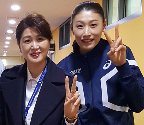 김연경 인터뷰 사회자 - 유애자 쌍둥이 이다영 박시현 인스타 프로필