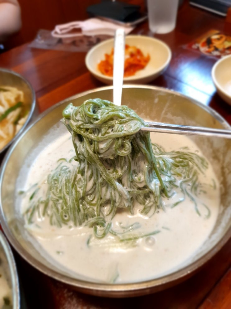 칼국수보다 콩국수 떡국이 더 맛있는 강남교자 본점 맛집