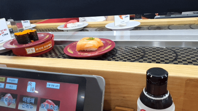  타임스퀘어 스시로 회전초밥 제 입맛에는요..c