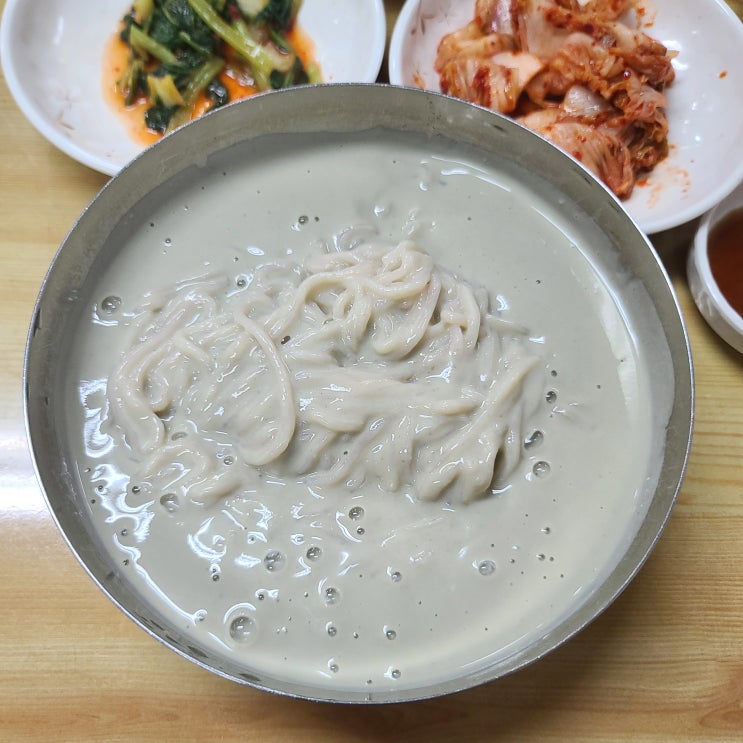  신대방삼거리역 콩국수맛집 <서민준밀밭> 보리밥은 서비스!!
