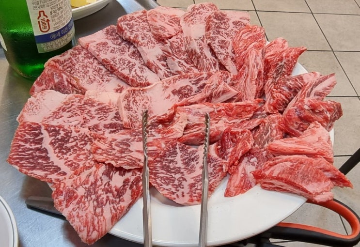  마장동 먹자골목 대구집 고기가 신선하고 맛있어요.