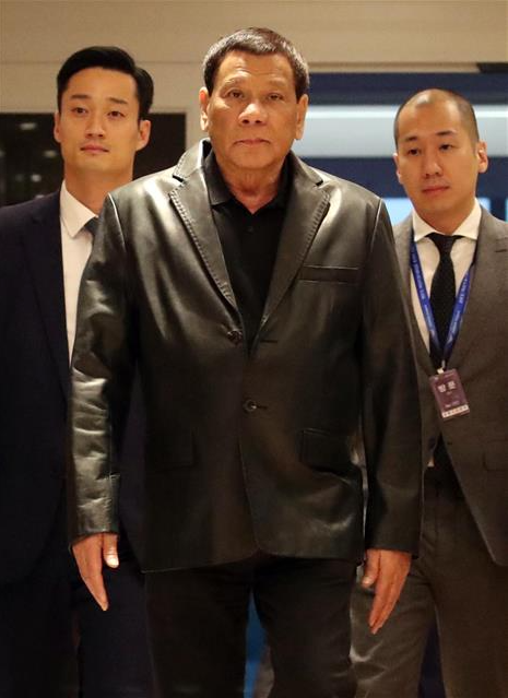  미접종자 외출 땐 체포 필리핀 가짜 뉴스에 속아 접종 센터 인산인해